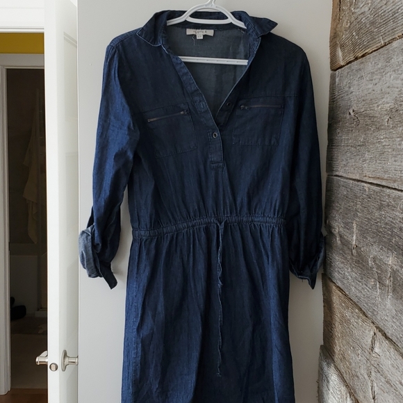 Dress - Picture 1 of 4